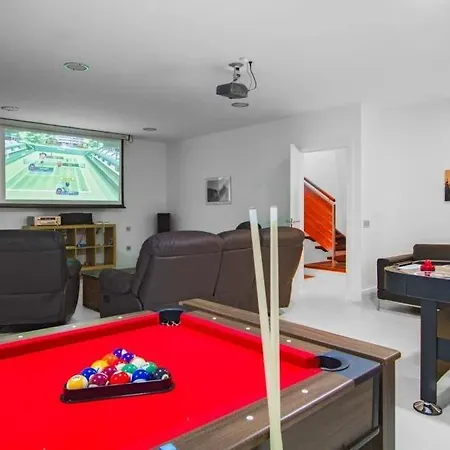 Sleeps 8 With Pool And Air Con فيلة بْوُرتو كاليرو