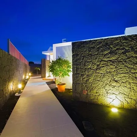 Sleeps 8 With Pool And Air Con *