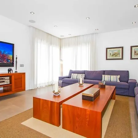 Sleeps 8 With Pool And Air Con بْوُرتو كاليرو