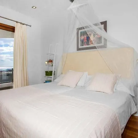 Sleeps 8 With Pool And Air Con بْوُرتو كاليرو