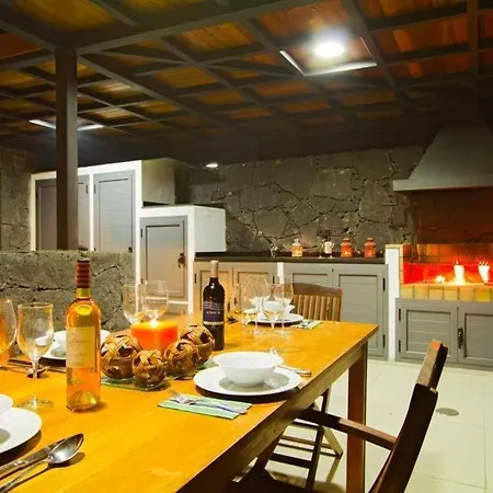 Sleeps 8 With Pool And Air Con Puerto Calero