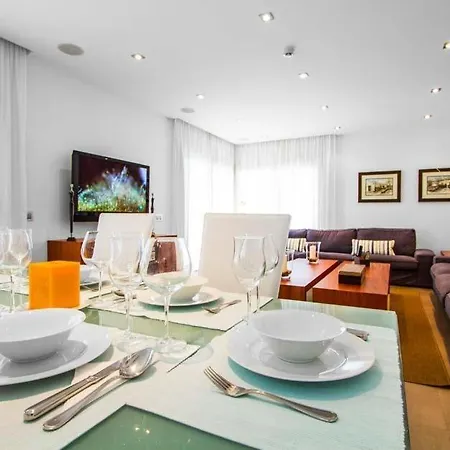 Sleeps 8 With Pool And Air Con Villa *