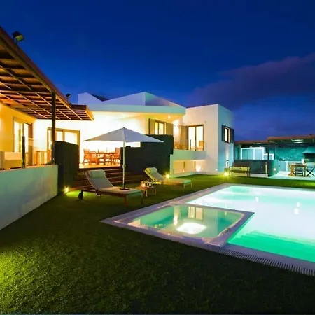 Sleeps 8 With Pool And Air Con Villa *
