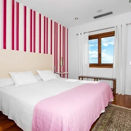 Villa Sleeps 8 With Pool And Air Con