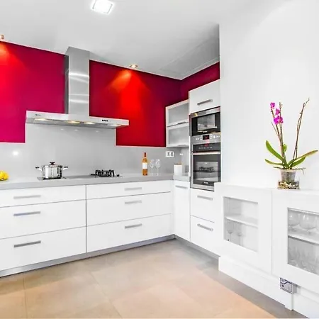 Sleeps 8 With Pool And Air Con Villa Puerto Calero